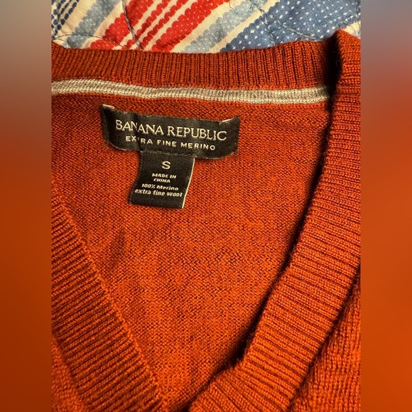 Banana Republic merino wool Rust colored Sweater, size S - Picture 3 of 3